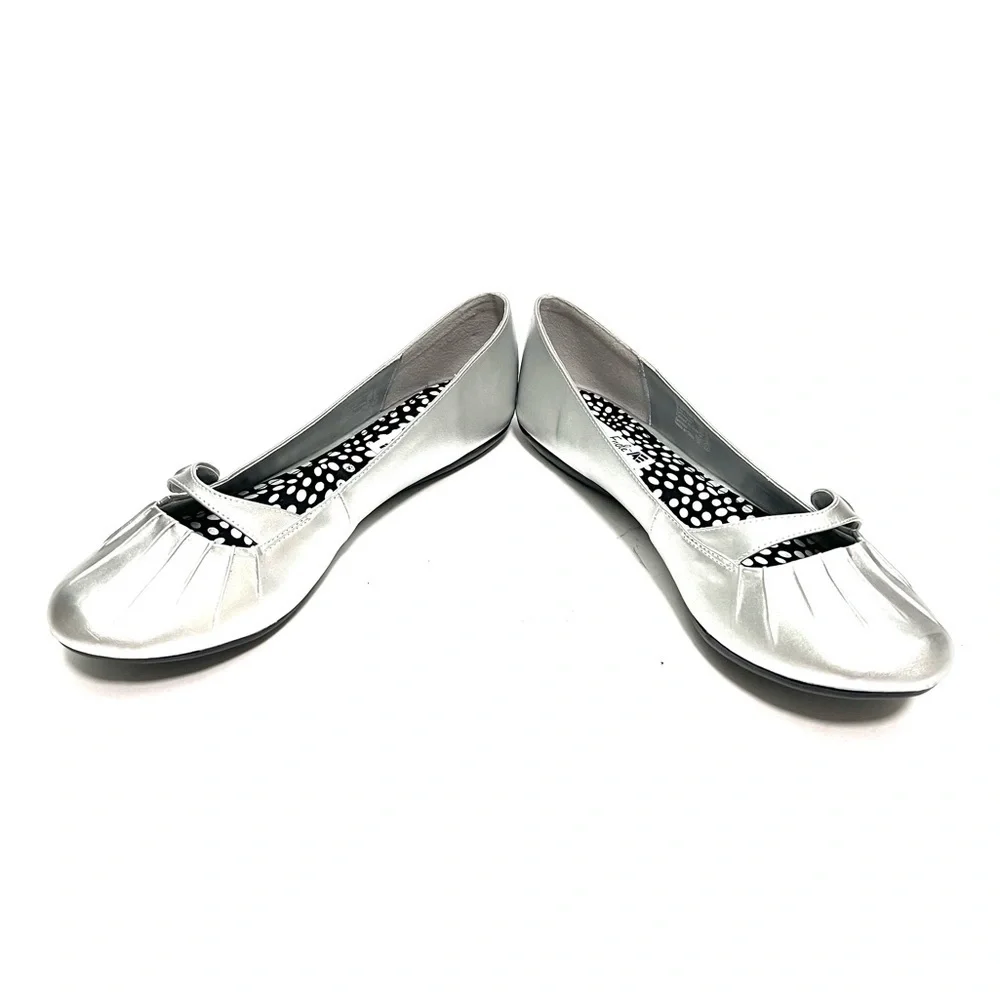 Vintage Y2K deadstock silver vegan leather Mary Jane flats